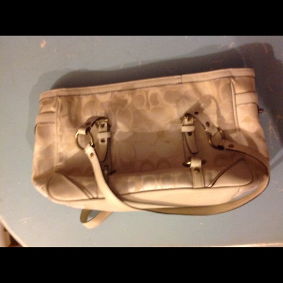 Coach - Picture 5 of 8